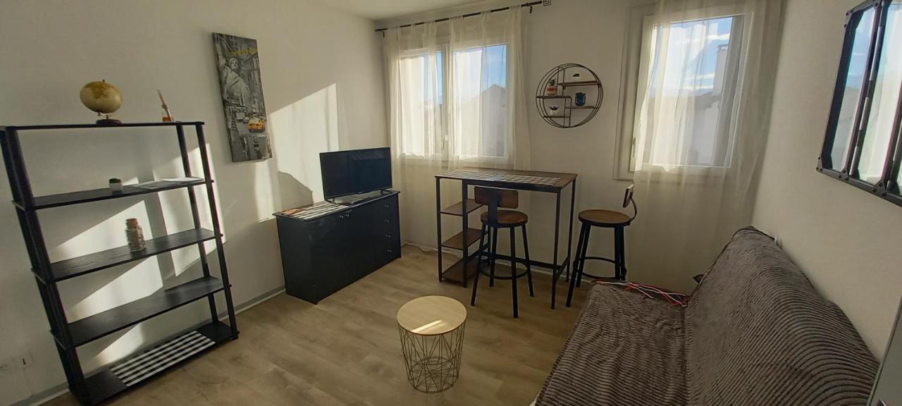 Apartamento Petit Cocon Tarbais -Wifi-Parking Tarbes Exterior foto